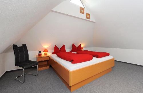 Werdum House | Top-Rated Pension Burggaststätte Heyken with Hot Tub & Breakfast