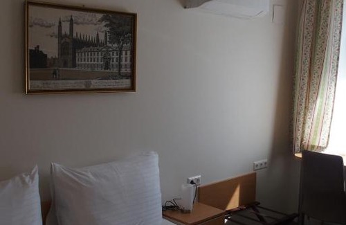 Wiener Neustadt House | Family-Friendly Escape at Pension Casa Topolino with Hot Tub