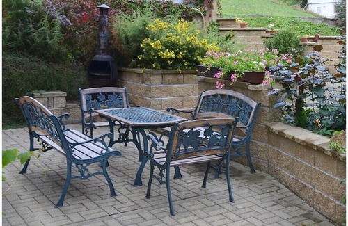 Svoboda nad Upou Apartment | Pet-Friendly Stay at Pension Dvořáček with Hot Tub & Breakfast