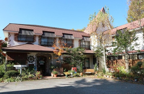 Kita Karuizawa Hotel | Pet-Friendly Pension Eden with Hot Tub & Family Amenities