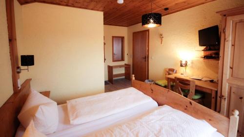 Furth im Wald House | Pet-Friendly Pension Eichertstüberl with High Guest Ratings
