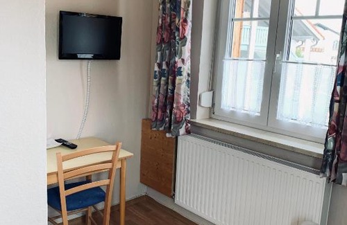 Lechbruck House | Cozy Pension Elisa: Oceanfront Retreat with Pet-Friendly Perks