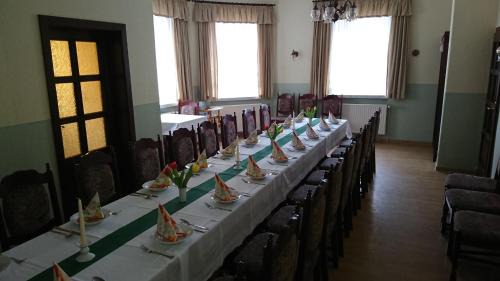 Großhartmannsdorf House | Budget-Friendly Pension Erbgericht: Pet & Child Friendly Stay