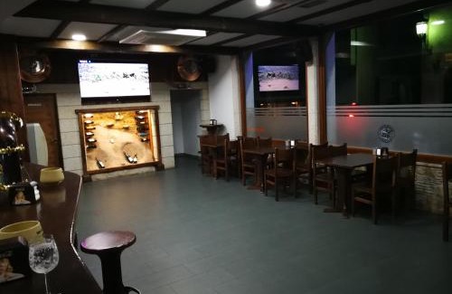 Catasol House | Comfortable Stay at Pension Esquina with Family-Friendly Dining