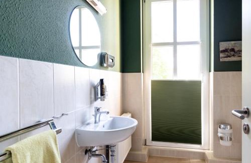 Niedergoersdorf House | Pet-Friendly Pension EssLust: Family-Approved Comfort Awaits