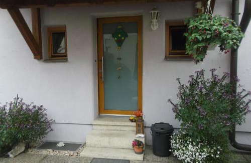 Treuchtlingen House | Family-Friendly Stay at Pension/FeWo E. Tschernach