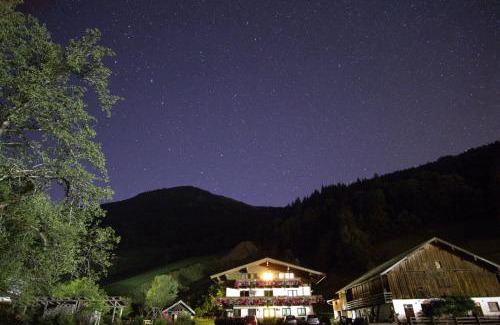 Maishofen House | Pet-Friendly Pension Forsthof: Rated 9/10 with Breakfast!