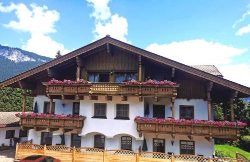 Sankt Johann in Tirol Bed & Breakfast | Pet-Friendly Pension Garni Appartement Ortner with Breakfast