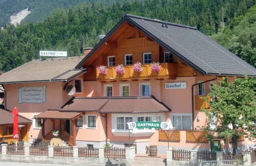 Gleiming Hotel | Eco-Friendly Pension Gondelstube with Hot Tub & Breakfast