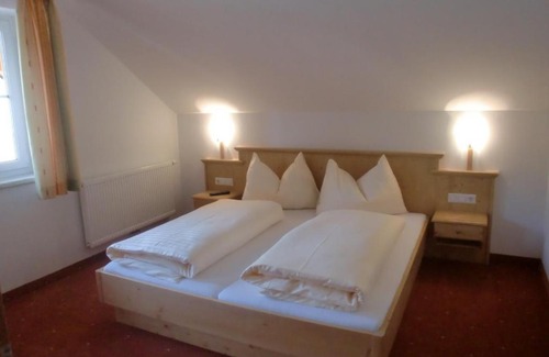 Gleiming Hotel | Eco-Friendly Pension Gondelstube with Hot Tub & Breakfast