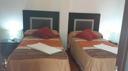 Nervion House | Budget-Friendly Stay at Pension Gran Plaza - Family Approved