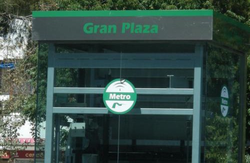 Nervion House | Budget-Friendly Stay at Pension Gran Plaza - Family Approved