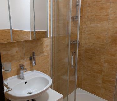 Frydlant nad Ostravici House | Welcoming Pension Harcovna: Family-Friendly with Breakfast