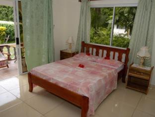 La Digue House | Pension Hibiscus