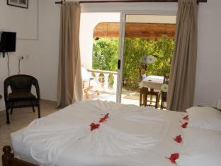 La Digue House | Pension Hibiscus