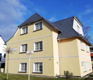 Juliusruh House | Oceanfront Retreat: Pension Hinter der Düne with Breakfast