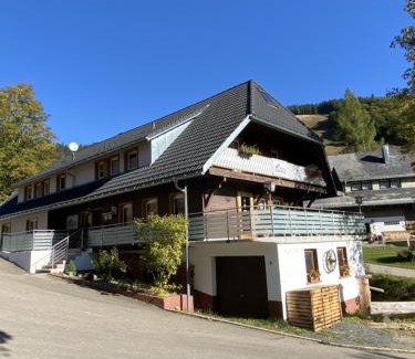 Bernau House | Pet-Friendly Pension Hofeck with Oceanfront Views