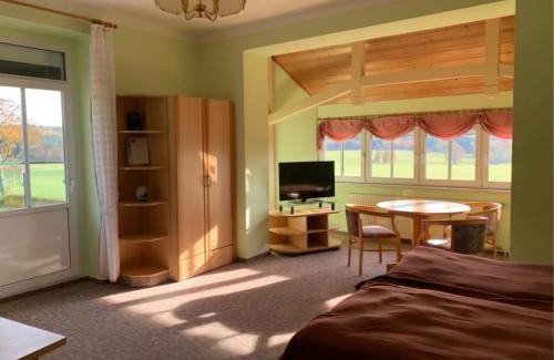 Luftkurort Luckendorf House | Discover Pension Jeschkenblick: Family-Friendly Retreat