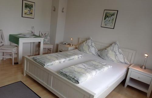 Morsdorf Bed & Breakfast | Discover Pension Kölzer: Family-Friendly with Hot Tub & Breakfast