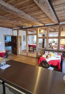 Uehlingen-Birkendorf House | Cozy Pension Kaiserhaus with Oceanfront View & Breakfast