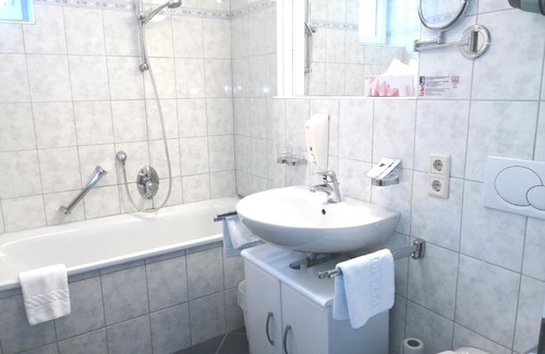 Nonntal House | Hotel Pension Katrin: Guest Rated 9.1 with Restaurant Access