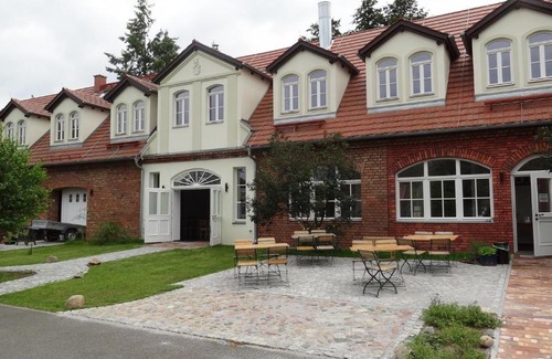 Laasow House | Pension Kchischowka: Pet-Friendly Retreat with Ocean Views