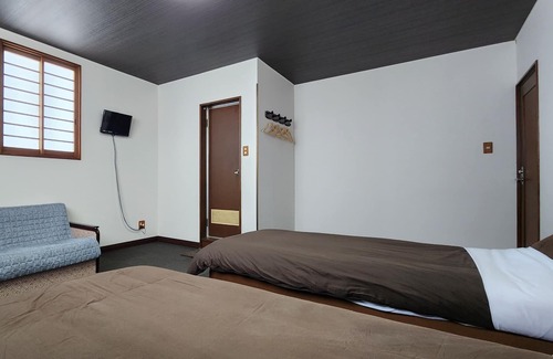 Kitaazumi-gun House | Pension Kobekko: Eco-Friendly Retreat with Spa & Hot Tub