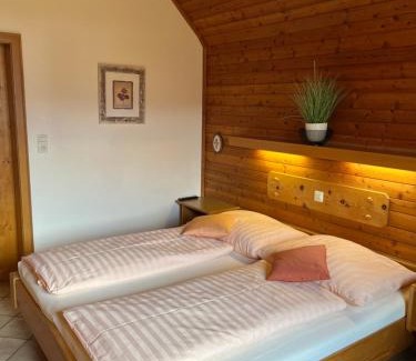 Sankt Lorenzen ob Murau Bed & Breakfast | Pet-Friendly Pension Kreischberg Mayer with Ocean Views