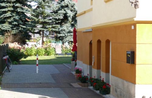 Bad Koesen House | Cozy Pension Kreisel: Family-Friendly Stay with Breakfast