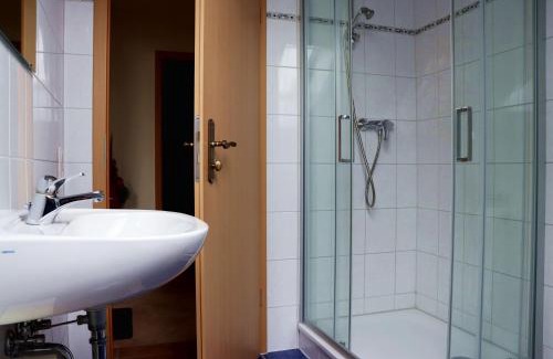 Klietz House | Pension Kuhn: Top-Rated Family-Friendly Stay with Breakfast