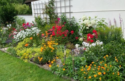 Solingen Apartment | Comfortable Stay at Pension Löw with Family-Friendly Amenities