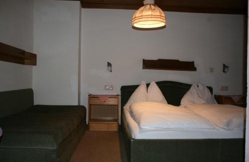 Vorderglemm Bed & Breakfast | Pension Lederergütl: Pet-Friendly Stay with Great Amenities