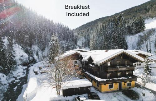 Vorderglemm Bed & Breakfast | Pension Lederergütl: Pet-Friendly Stay with Great Amenities
