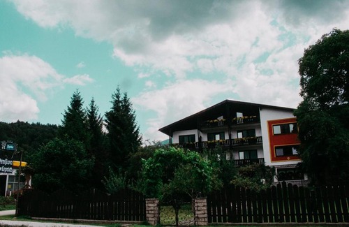 Bad Goisern House | Pet-Friendly Pension Leprich with Breakfast & High Ratings