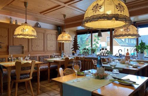 Hoechenschwand House | Pet-Friendly Pension Linde with High Guest Ratings
