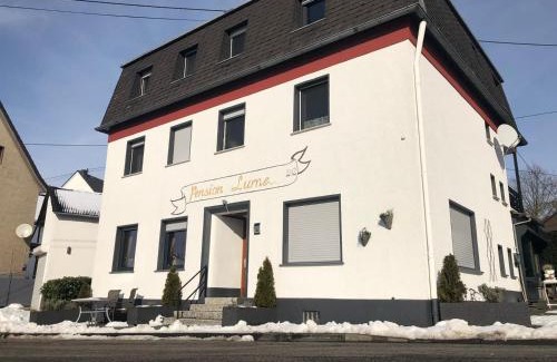 Niederraden House | Cozy Pension Lume: Family-Friendly with Breakfast Included