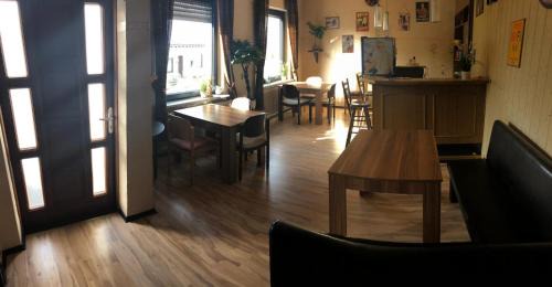 Niederraden House | Cozy Pension Lume: Family-Friendly with Breakfast Included