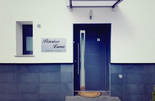 Marienburger Hohe/Galgenberg House | Budget-Friendly Stay at Pension Luna - Rated 7/10 by Guests