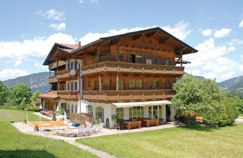 Auffach Hotel | Cozy Pension Luzenberg: Oceanfront Retreat with Pool Access