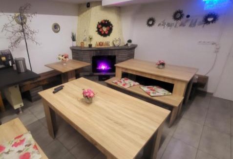 Rhein-Erft-Kreis District House | Cozy Zimmer Bedburg Kaster with Pool & Kitchen Access
