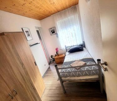 Rhein-Erft-Kreis District House | Cozy Zimmer Bedburg Kaster with Pool & Kitchen Access