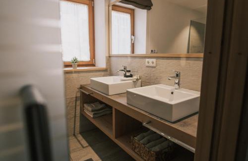 Feldthurns Hotel | Pet-Friendly Pension Moarhof with Oceanfront Pool & Dining