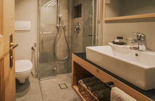 Feldthurns Hotel | Pet-Friendly Pension Moarhof with Oceanfront Pool & Dining