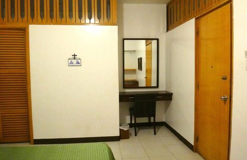 Ermita Night District House | Budget-Friendly Pension Natividad with Family Amenities