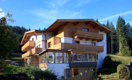 Sankt Johann in Tirol House | Top-Rated Pension Noella: Family-Friendly Getaway