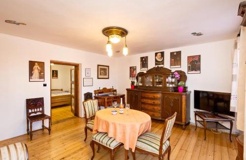 Cesky Krumlov House | Family-Friendly Pension Nostalgie with Kitchen Access