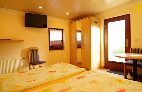 Pirna House | Pension Nr. 13 - B&B: Guest Rated 10/10 with Breakfast Included