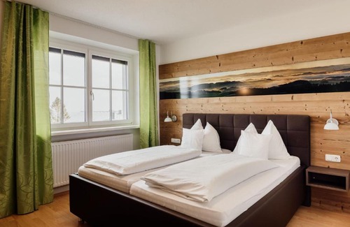 Pfarrkirchen im Muehlkreis House | Child-Friendly Getaway at Pension Panoramablick - Rated 9/10