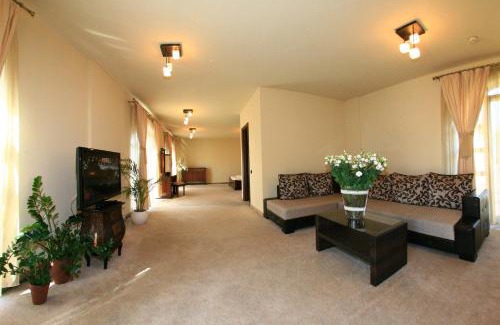 Tirgu Mures House | Discover Pension Passion: 4-Star Stay with Family-Friendly Amenities