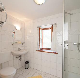 Traunreut House | Pet-Friendly Pension Poschmühle with Breakfast & Dining